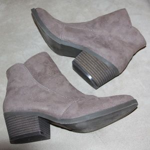 MADDEN GIRL BOLOO  TAUPE FAUX SUEDE BOOTIES